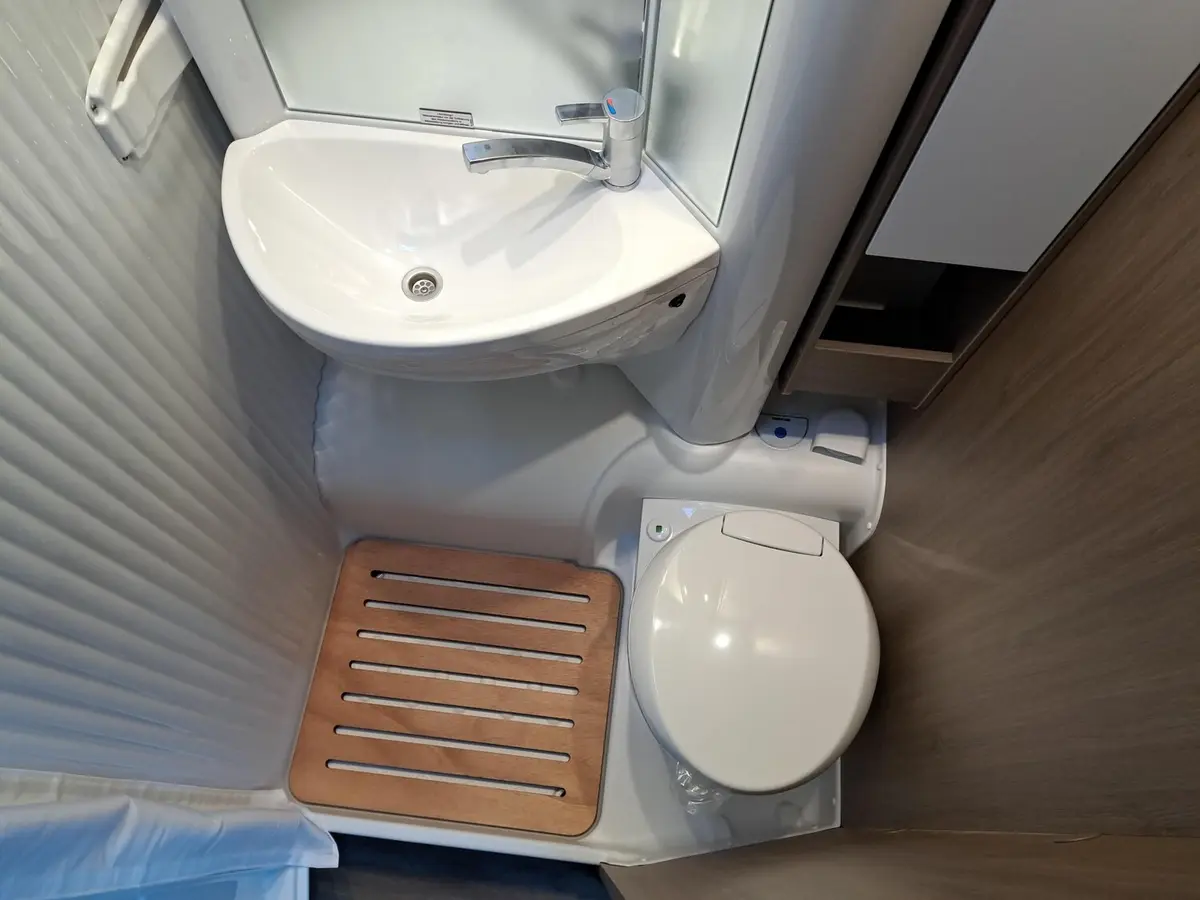 Carado V 337 Pro+ Automatik, Solar, TV-Paket