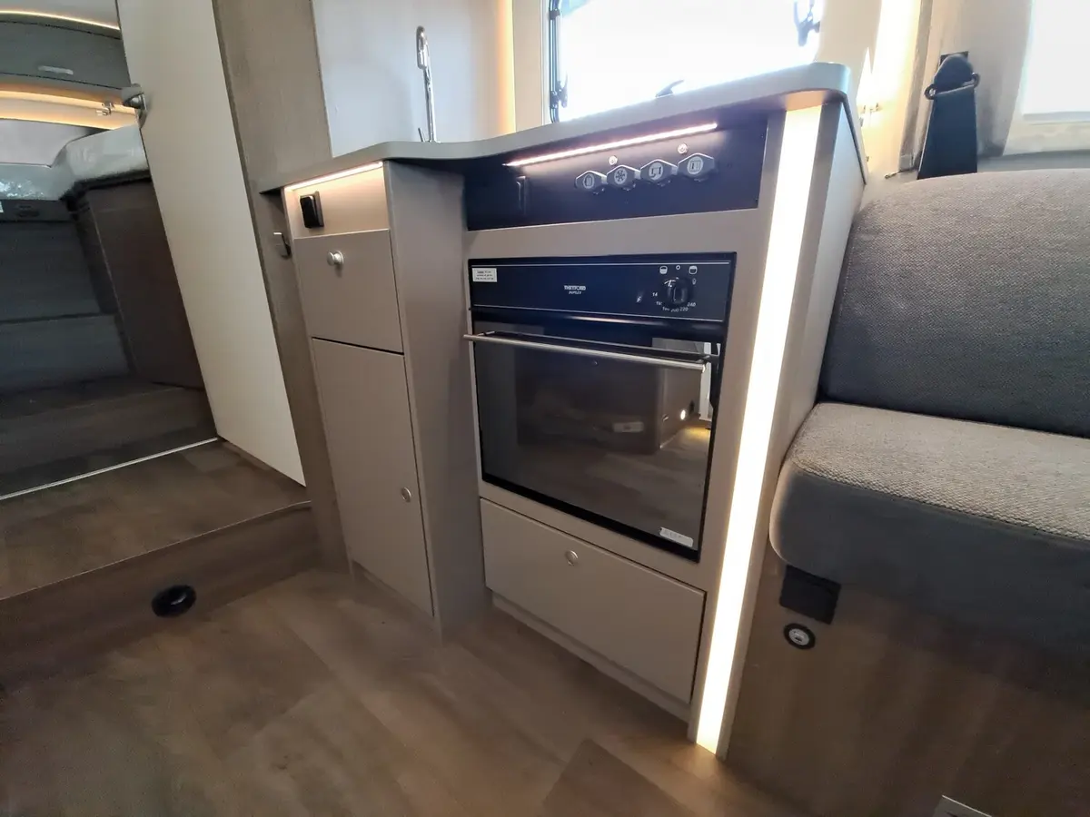 Carado T 457 Pro+, Automatik, LTE, TV, Solar, Backofen