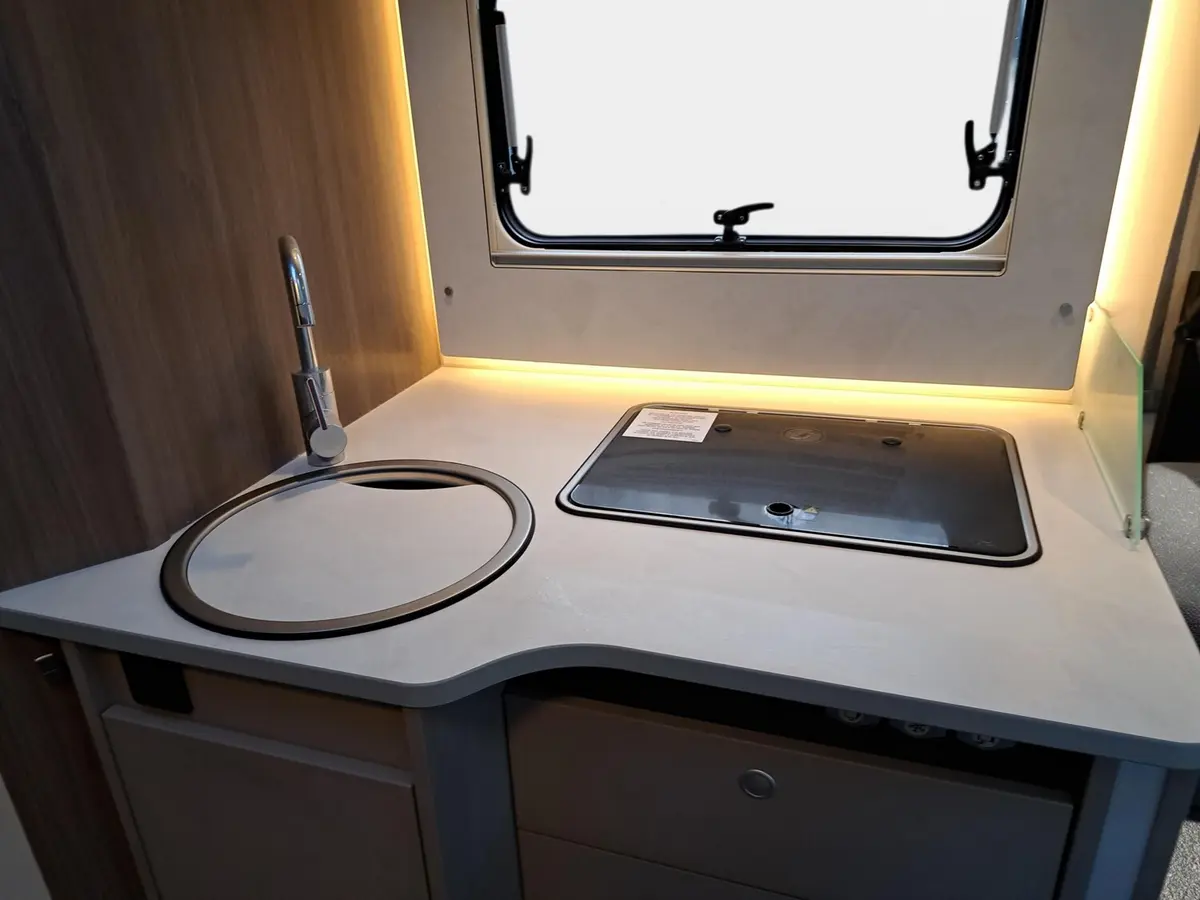 Carado T 457 Pro+ TV-Paket, Solar, LTE, 3. Bett