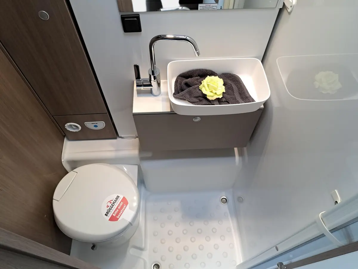 Carado T 328 Pro+ Automatik, Solar, TV, Sat