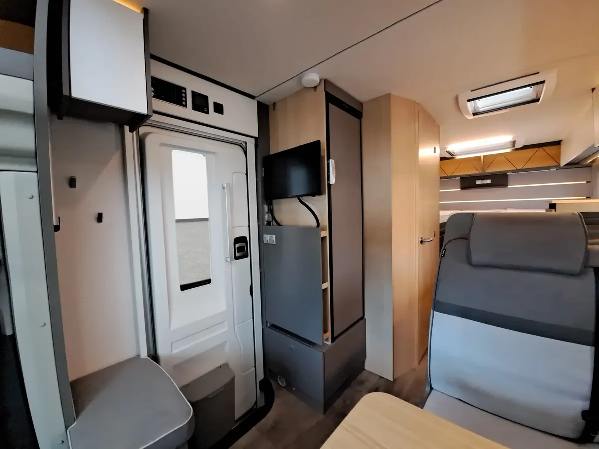 LMC Tourer Lift H 664 G TV, Sat, Solar, Markise