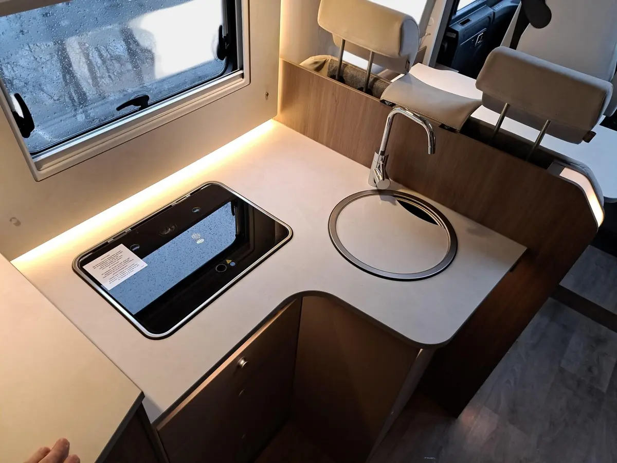 Carado I 338 Pro+ Solar, TV, Sat