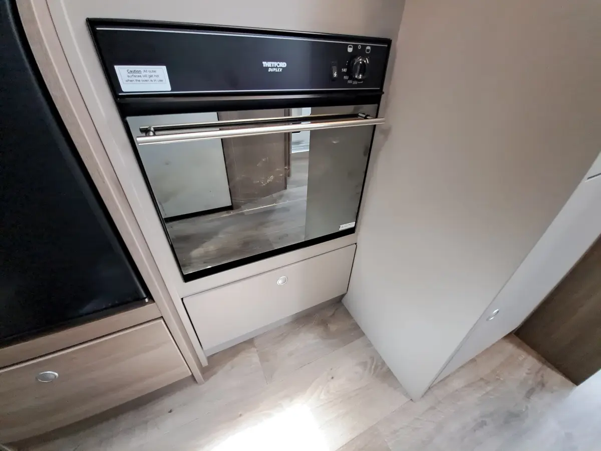 Carado T 328 Pro+, Automatik, Solar, LTE, TV, Backofen