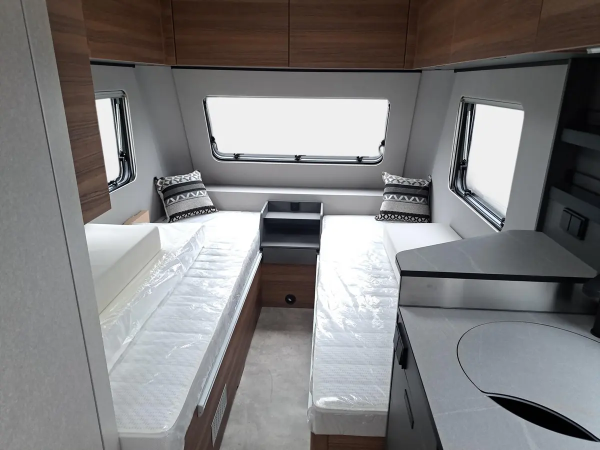 Hymer Eriba Novaline 470 Moving-Paket, Markise, Alus