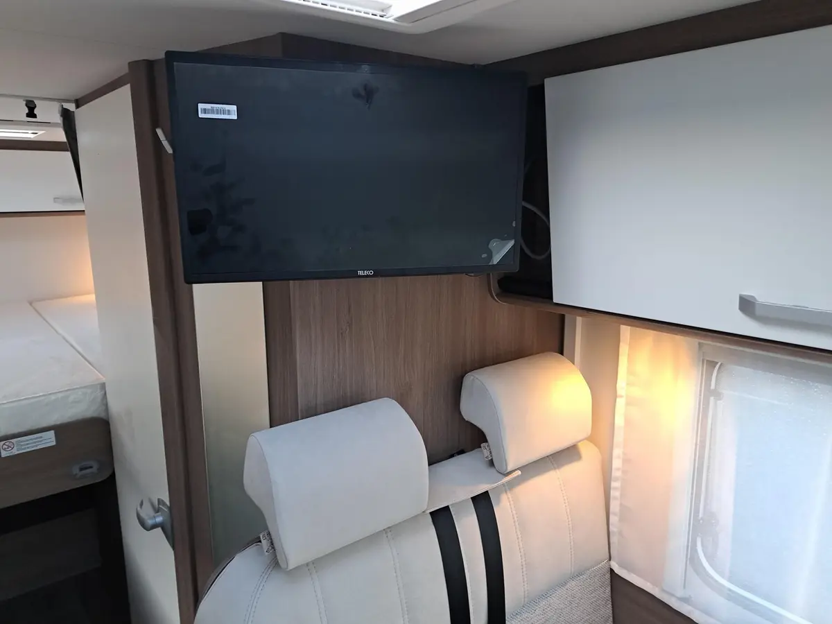 Carado V 337 Pro+ Automatik, Solar, TV-Paket