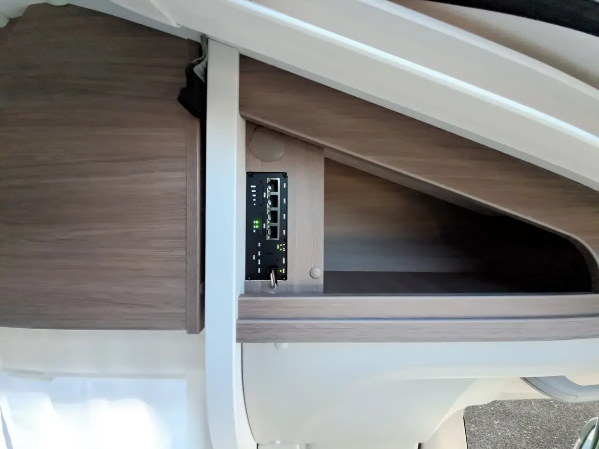 Carado V 347 Pro+ Solar, LTE, TV, Clever Lift Bett