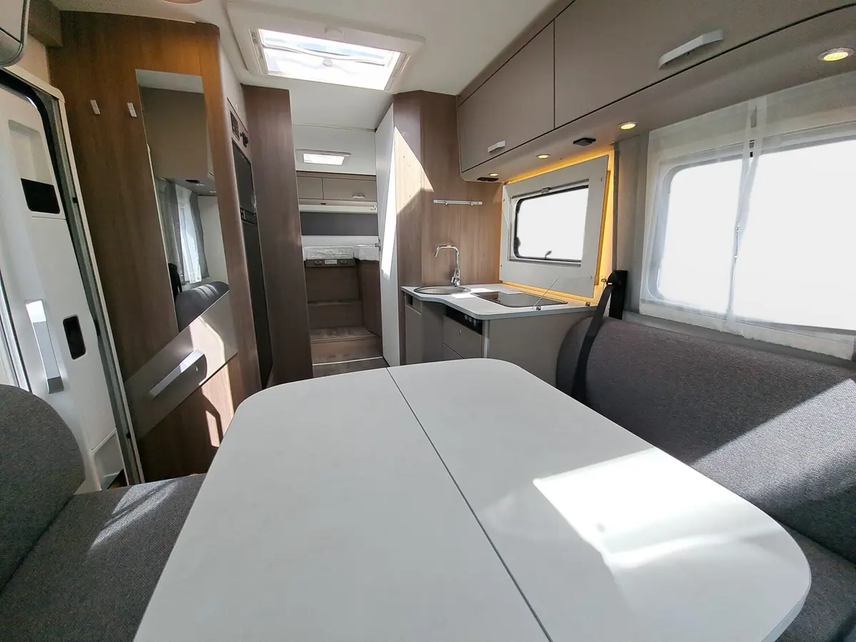 Carado T 457 Pro+ LTE, TV, Solar, 3. Bett