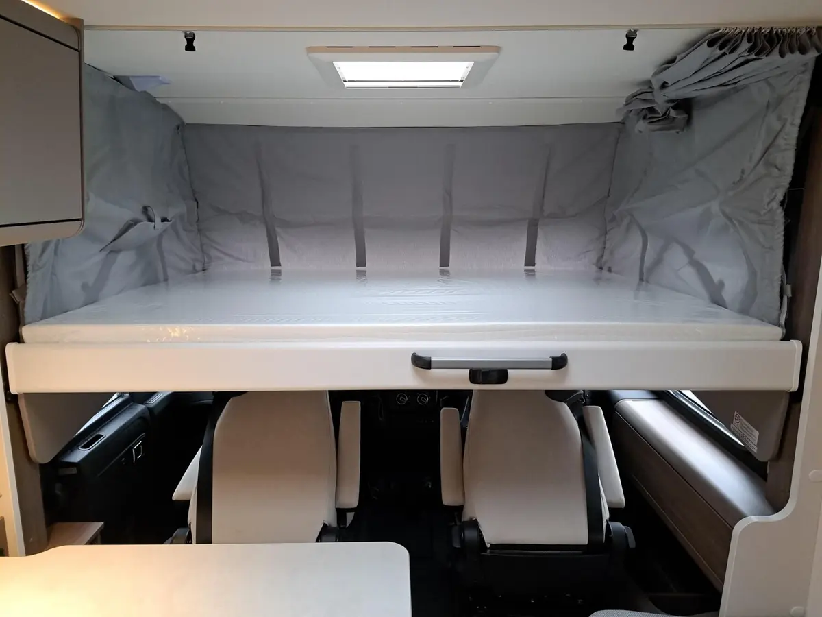 Carado I 338 Pro+ Solar, TV, Sat