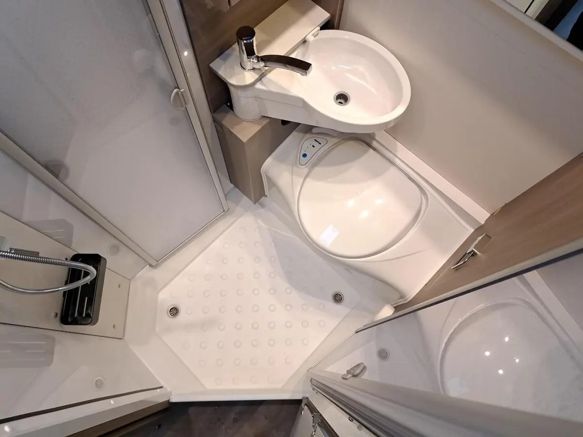 Carado T 135 Pro+ Automatik, Solar, LTE, TV