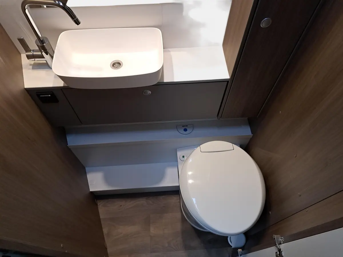 Carado T 459 Pro+ Solar, TV, LTE, 3. Bett