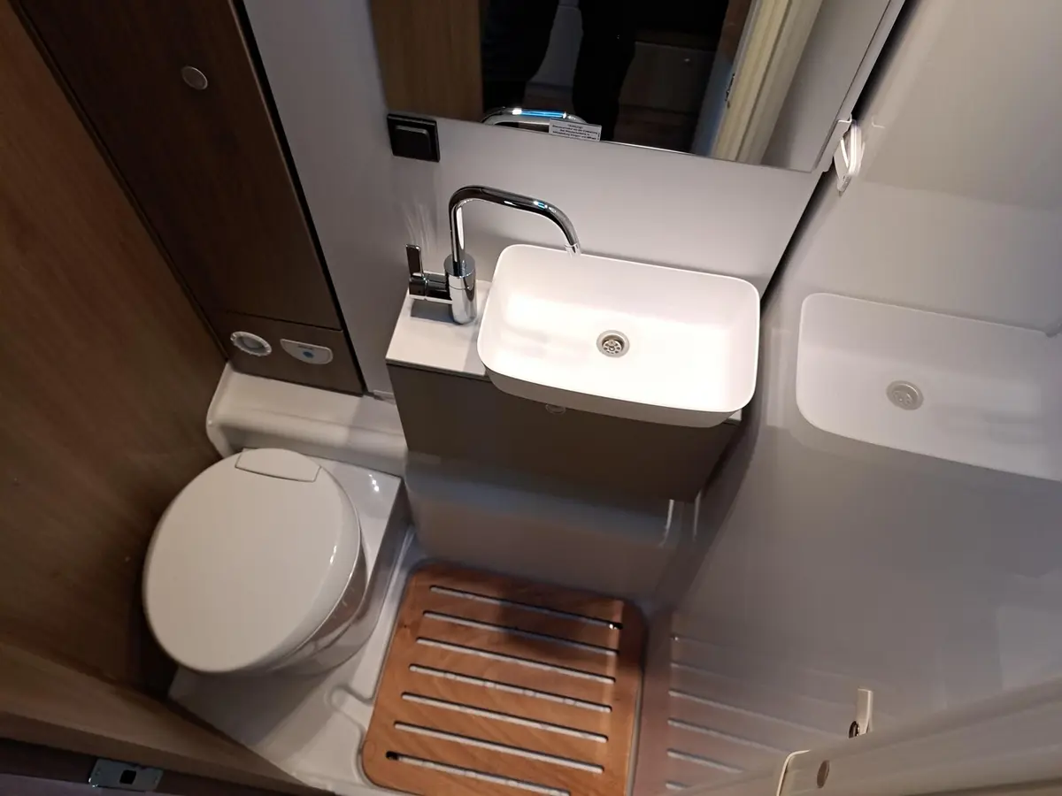 Carado T 328 Pro+ Automatik, Solar, LTE, TV