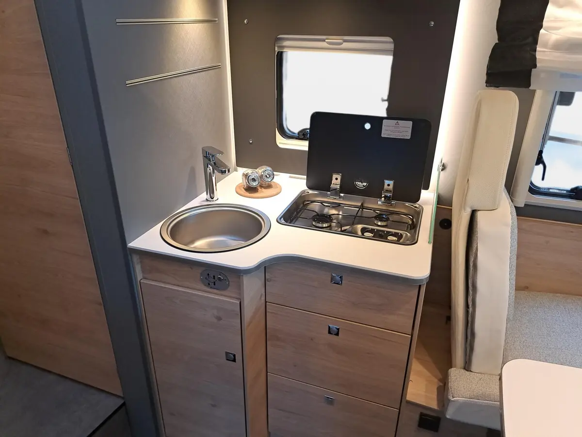 Dethleffs Just Camp Active T 7052 DBL Assistenzp., Hubbett