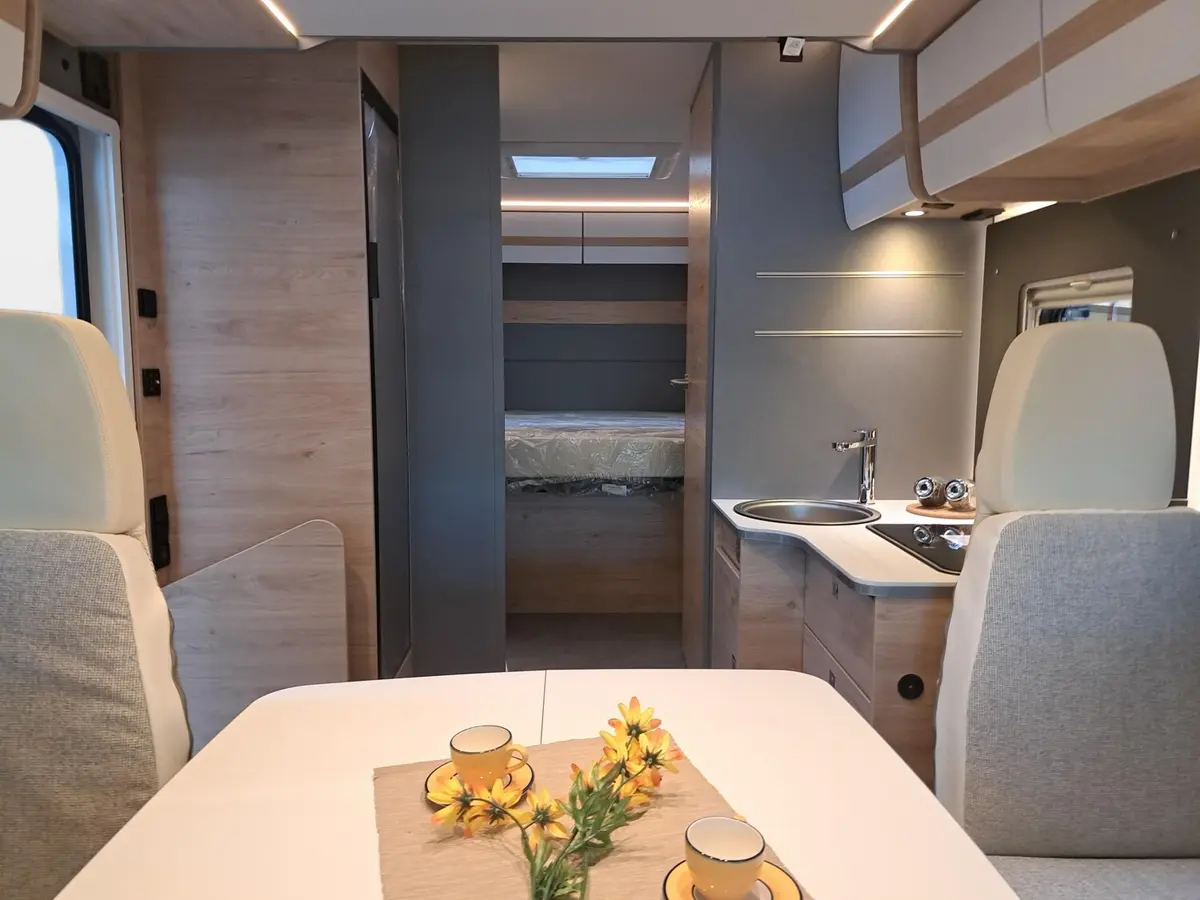 Dethleffs Just Camp Active T 7052 DBL Assistenzp., Hubbett