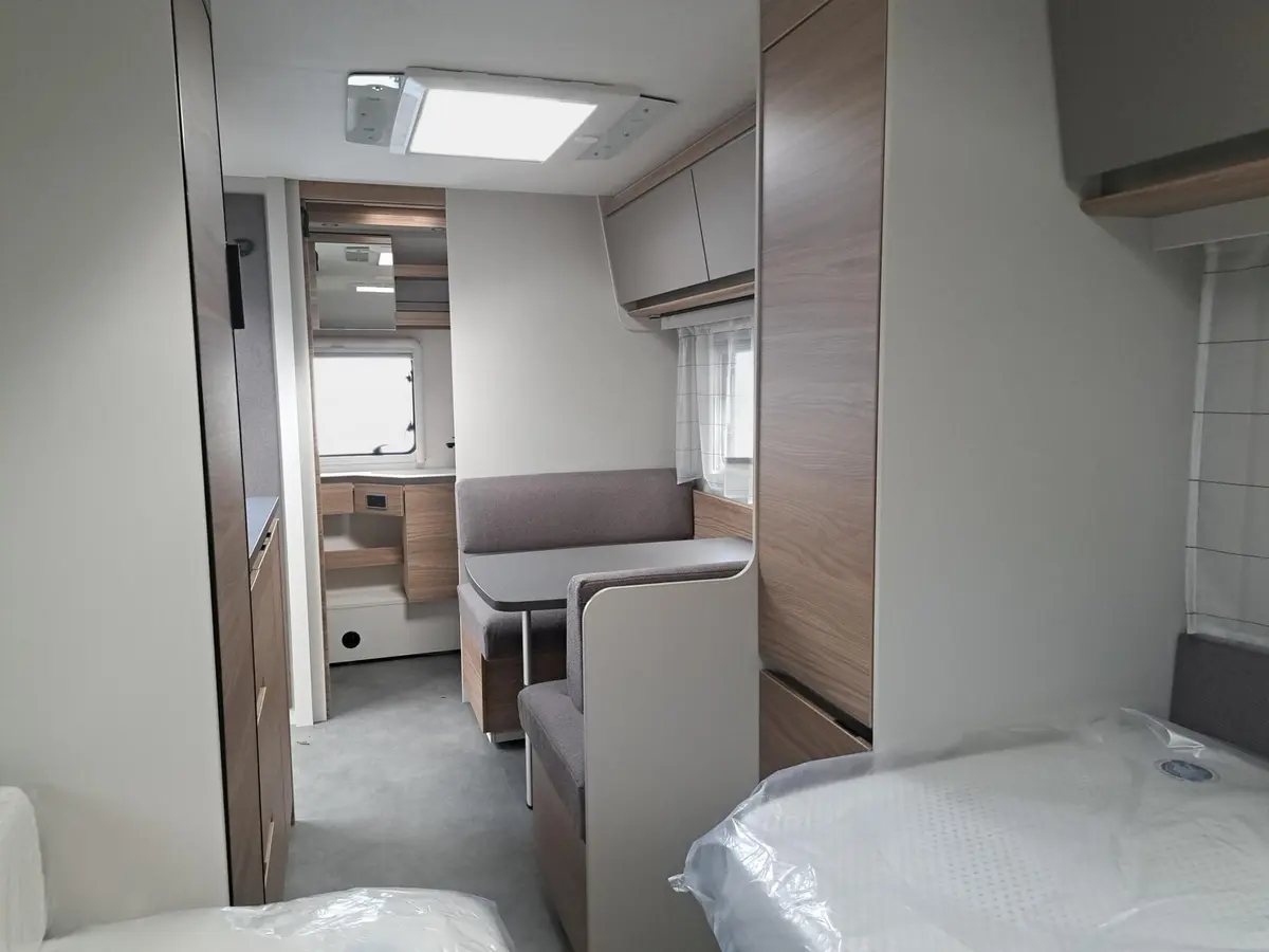 Dethleffs Nomad 490 EST First Edition, Glattblech