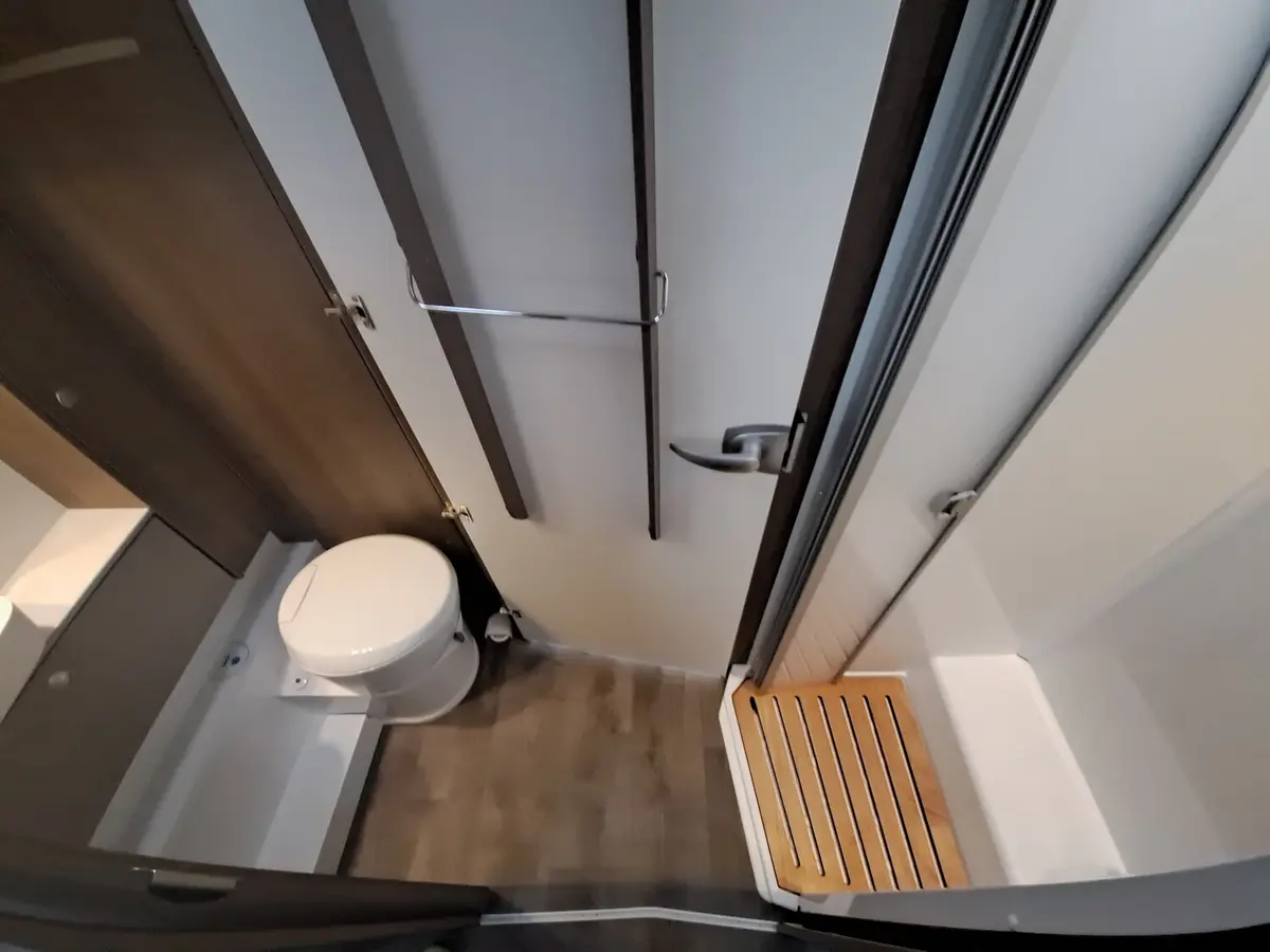 Carado T 459 Pro+ Solar, TV, LTE, 3. Bett