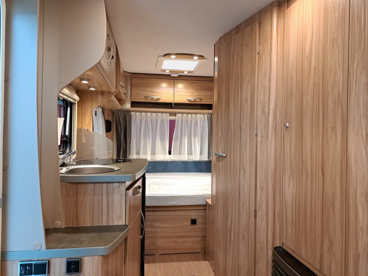 Hymer Eriba Nova Light 425 Moving-Paket, Autark, 1.600 kg