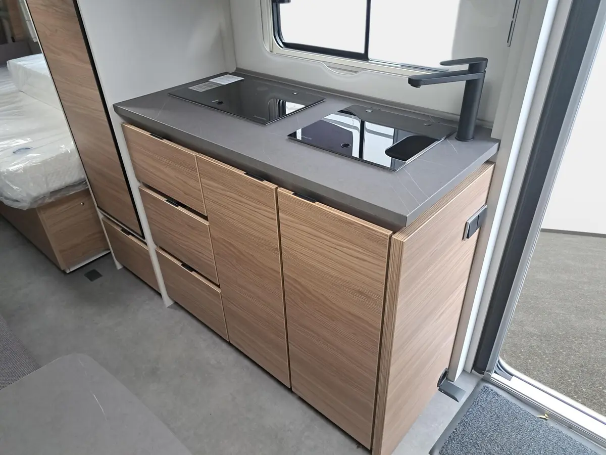 Dethleffs Nomad 490 EST First Edition, Glattblech