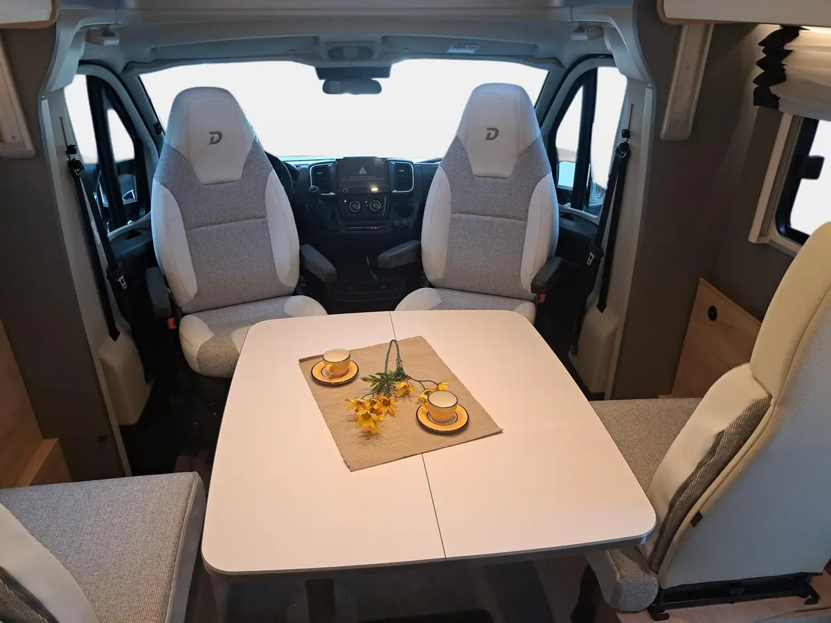 Dethleffs Just Camp Active T 7052 DBL Assistenzp., Hubbett