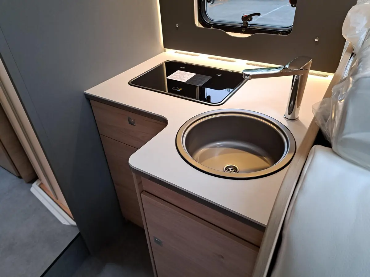 Dethleffs Just Camp Active T 7052 EB Chassis-, Assistenzpaket