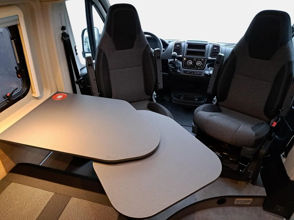 Dethleffs Globetrail Active 600 DS Fiat Markise