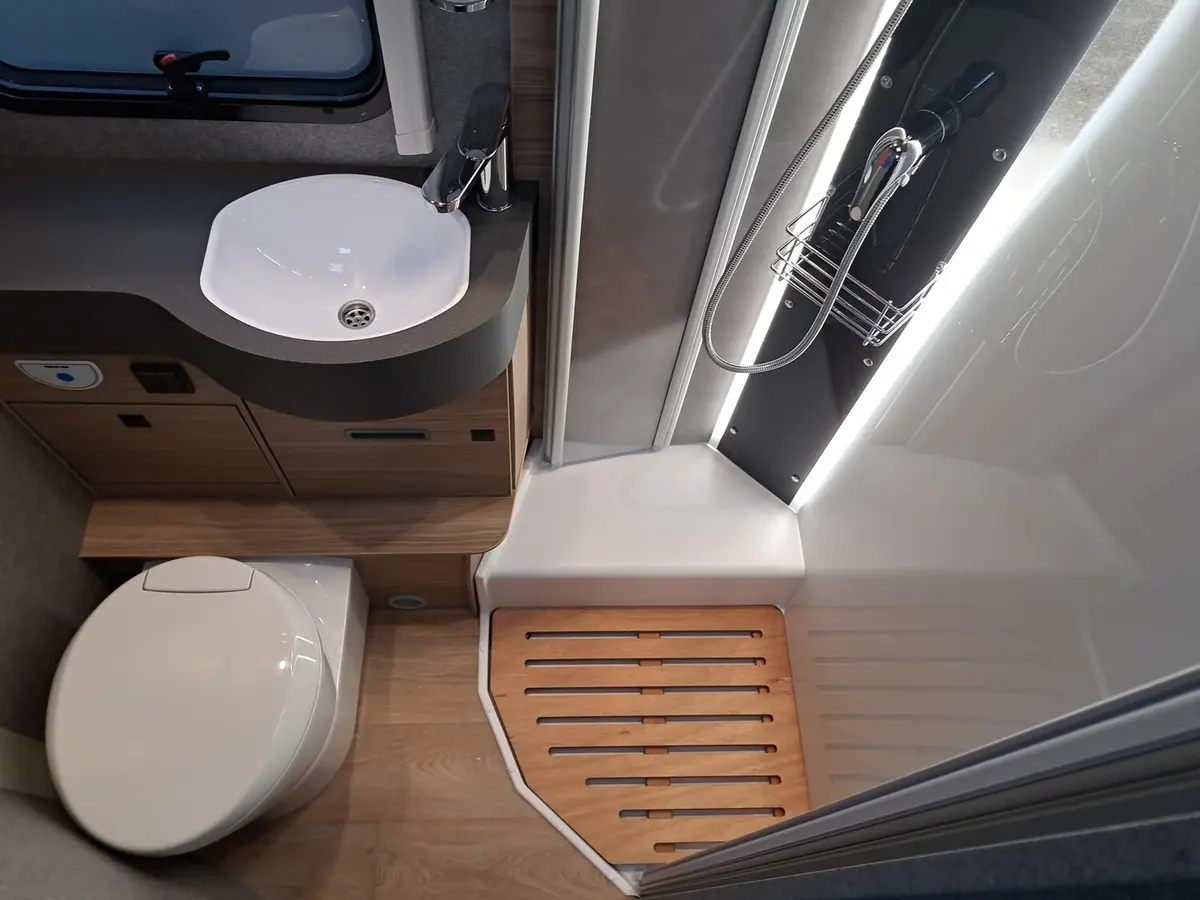 Dethleffs Trend Active T 6817 EB Hubbett, Chassispaket