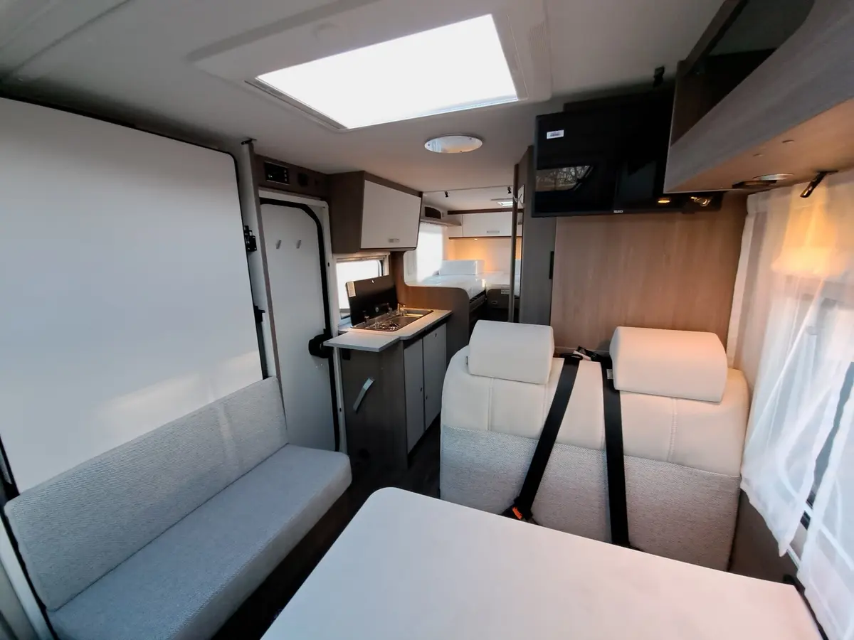 Carado V 347 Pro+ Solar, LTE, TV, Clever Lift Bett