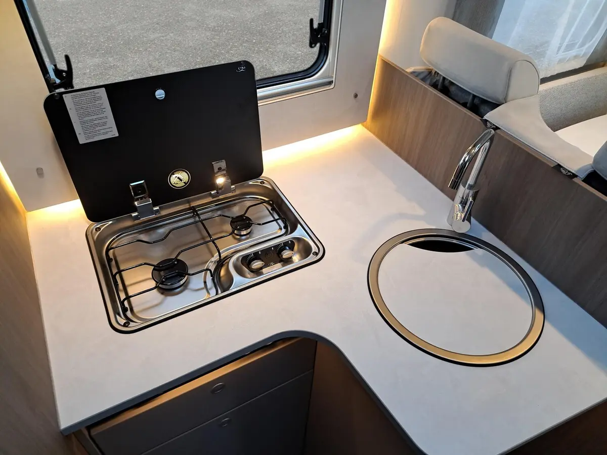 Carado T 447 Pro+ Hubbett, TV, Sat, Solar