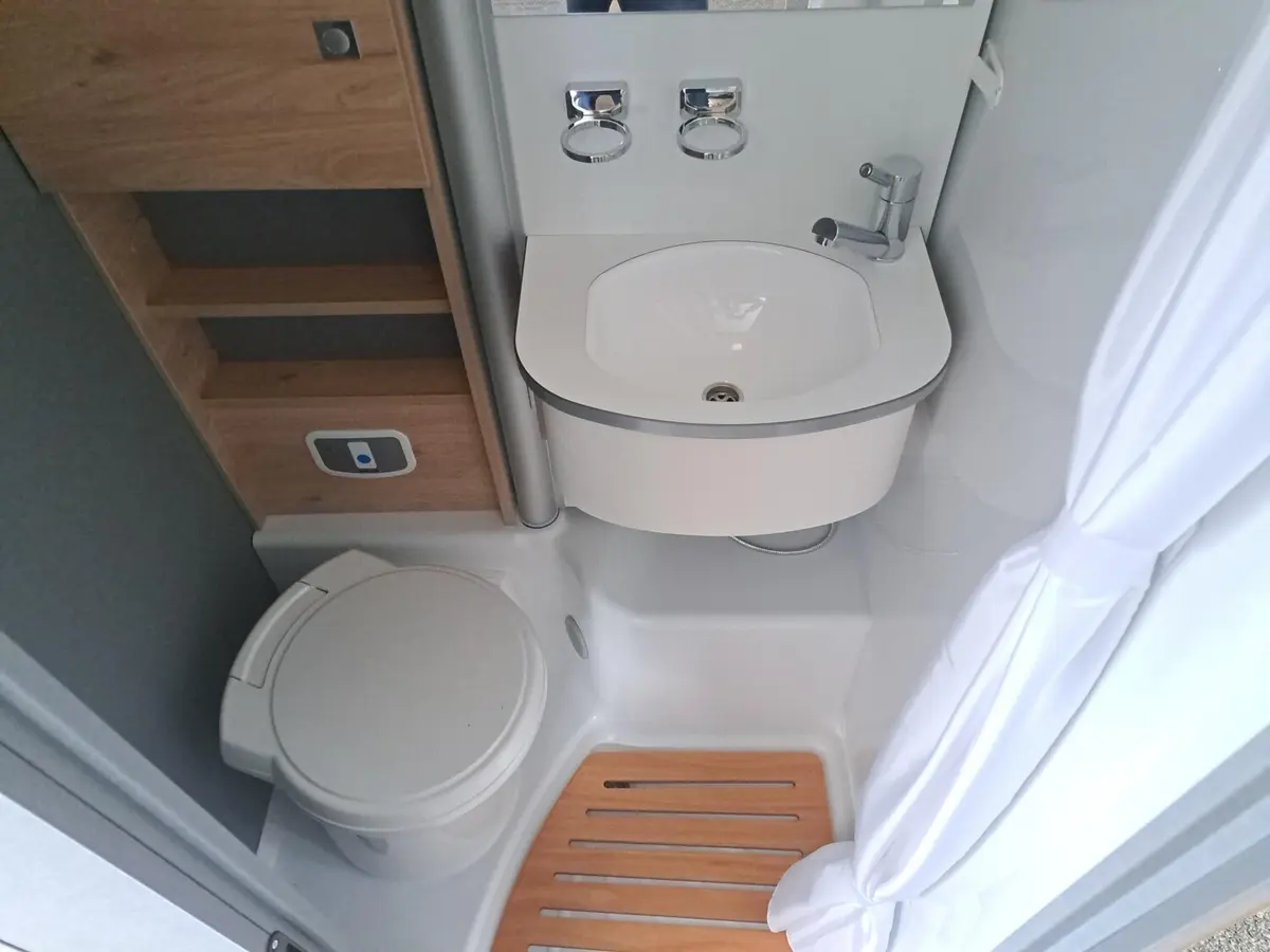 Dethleffs Just Camp Active T 6812 EB Automatik, Chassispaket