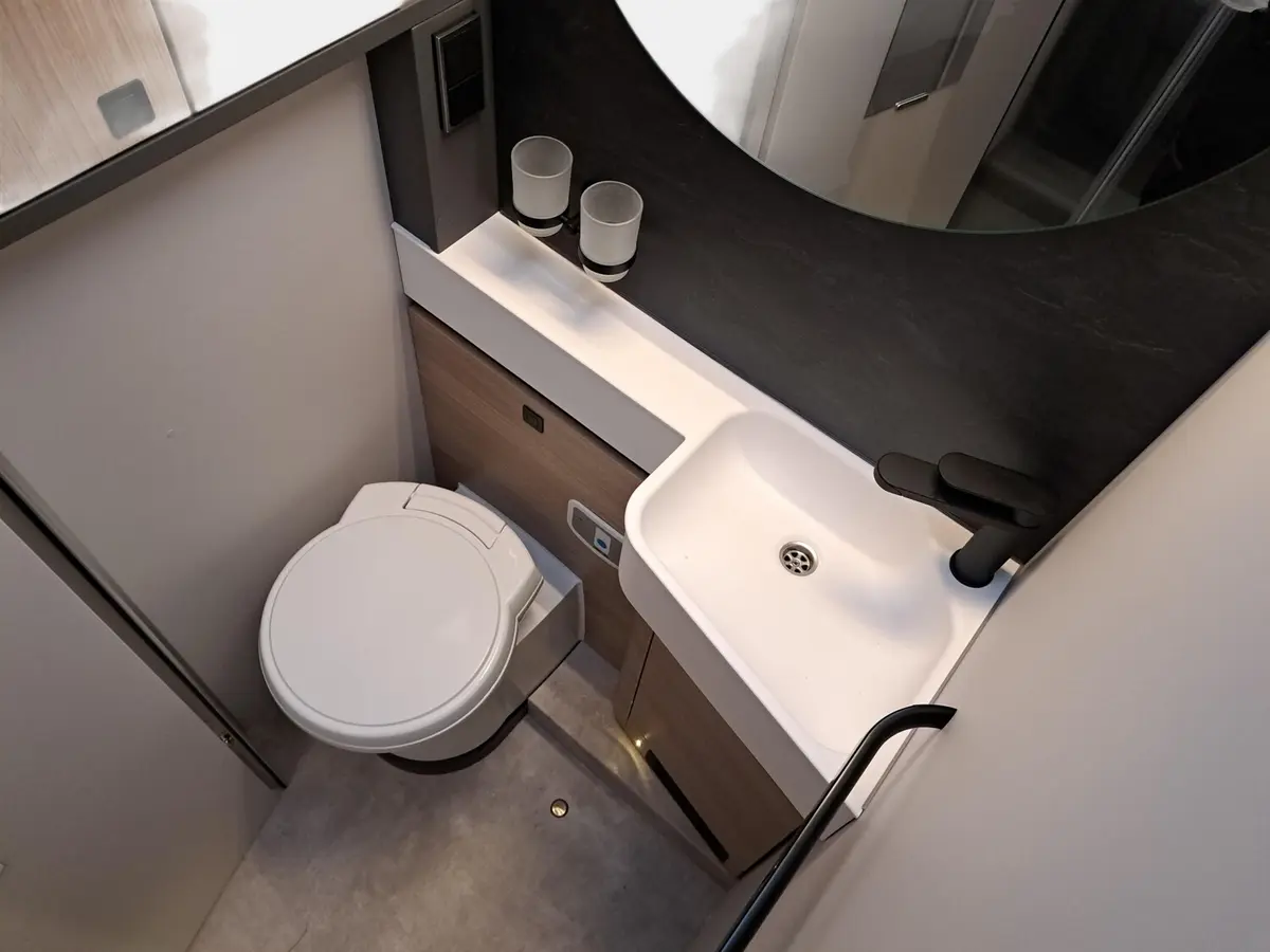 Hymer B-Klasse MC I 680 Premium-, Arktispaket, TV