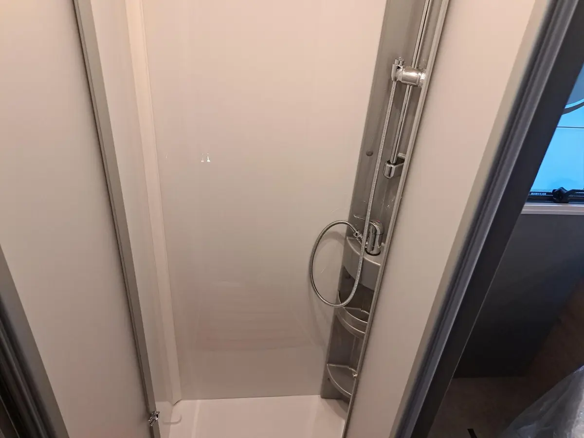 Dethleffs Just Camp Active T 7052 DBL Assistenzp., Hubbett